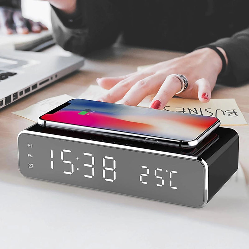 Reloj digital con cargador inalámbrico - TechCharge