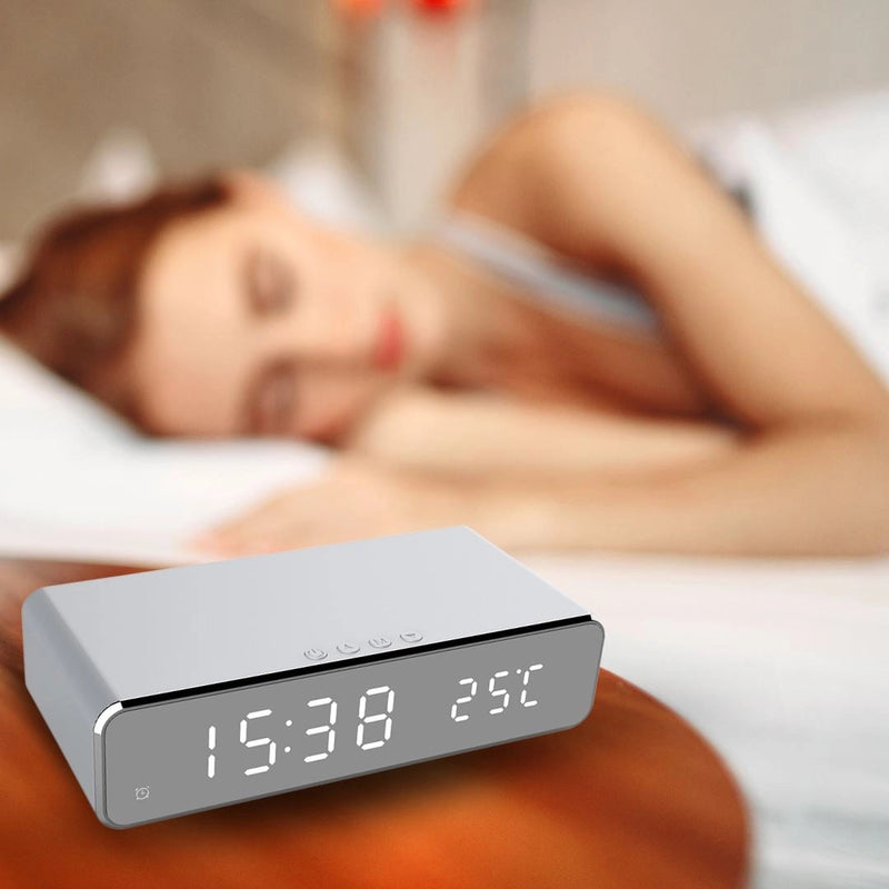 Reloj digital con cargador inalámbrico - TechCharge