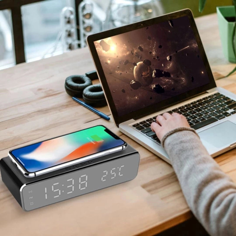 Reloj digital con cargador inalámbrico - TechCharge