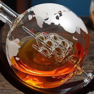 Borosilicate Glass Globe Shaped Whiskey Decanter